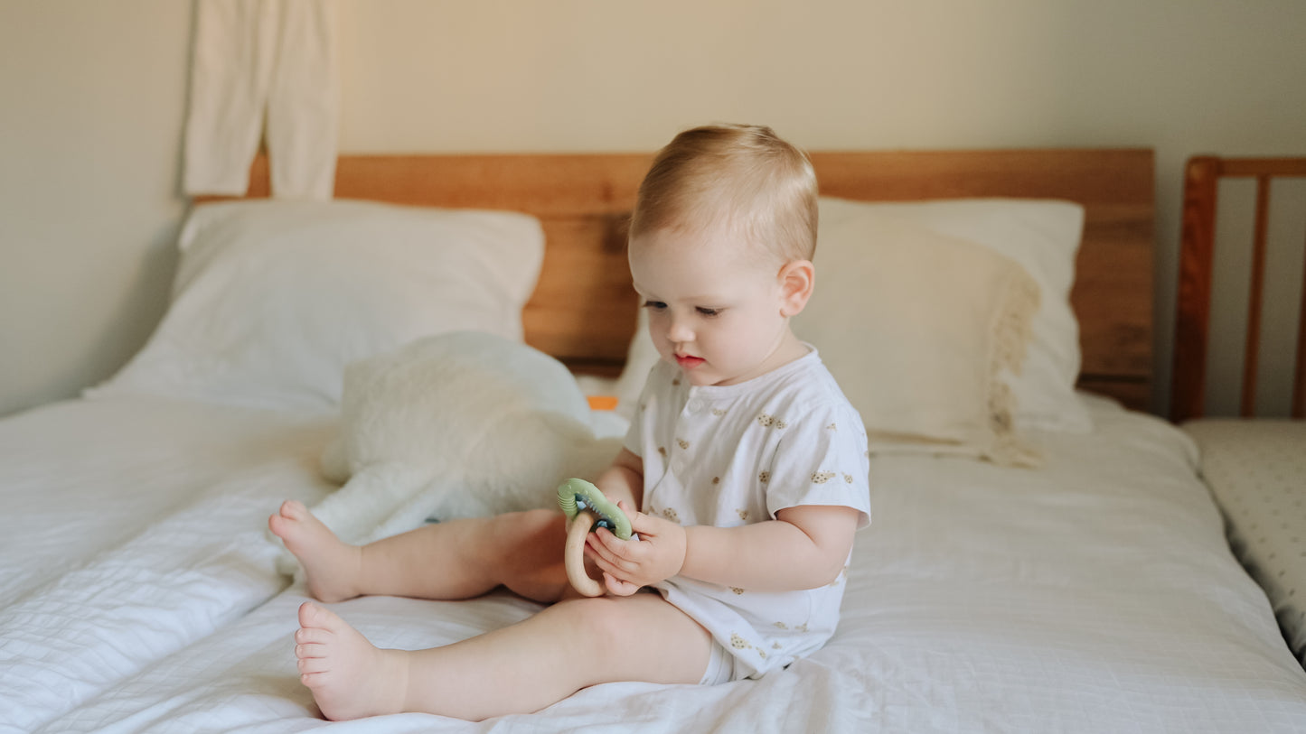 TenOne® Wooden & Silicone Star Teething Ring – BPA-Free, Safe Natural Baby Teether Toy (Pink/Blue)